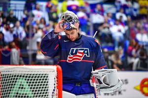 Pasaulio ledo ritulio čempionatas prasidėjo JAV ir Suomijos pralaimėjimais