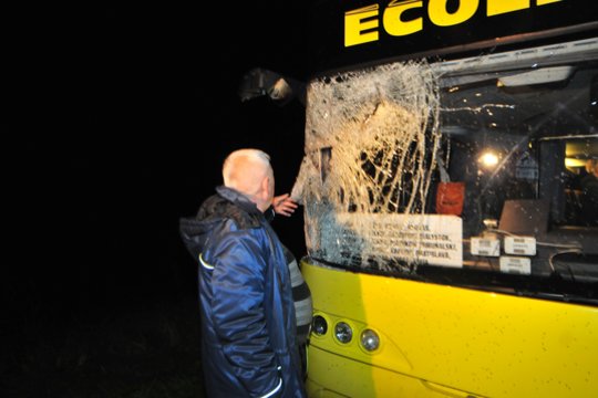  Vilniaus policija ieško chuligano, sudaužiusio kumščiais autobuso stiklą. 