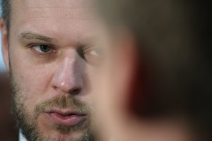 Britų žiniasklaidoje – aštrūs klausimai G. Landsbergiui: „Tokios kalbos yra spiralė, vedanti į Armagedoną“