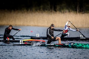 Olimpinėms žaidynėms besiruošiantys baidarininkai savo taupyklę paįvairino dar vienu medaliu