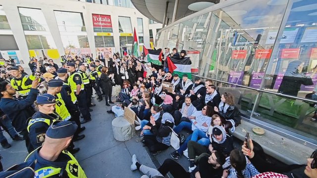 Vaizdai iš Malmės arenos: surengtas dar vienas protestas prieš Izraelį