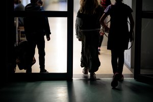 Vyriausybė teikia Seimui projektą dėl seksualinio smurto prieš vaikus prevencijos: siūlo tikrinti darbuotojų teistumą