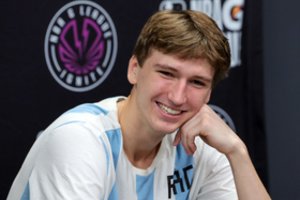 NBA naujokų biržai besiruošiantis M. Buzelis – apie progresą ir panašumus su „Timberwolves“ gynybos žvėriu