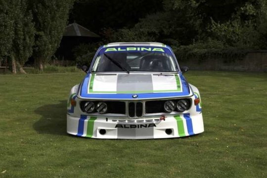 Jungtinėje Karalystėje garsiojo 1973 m. BMW 3.0 CSL kopiją aukcione pardavė aukcionų bendrovė „Ionic Auctioneers“.