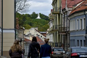 Dvidešimtmečiai atsidūrė nepavydėtinoje padėtyje: uždirba mažiau, turi daugiau skolų