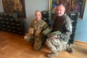 „Radarom!“ akcija: Kyjive ukrainiečiams perduota dar 100 saugaus kario komplektų