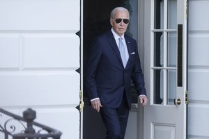 JAV rinkimų kampanijos ypatumai: J. Bidenas vis dažniau asmeniškai šaiposi iš D. Trumpo