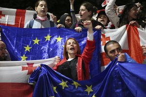 Nepaisant masinių protestų, Sakartvele planuojama priimti įstatymo dėl „užsienio įtakos“ projektą