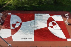 Utenoje sirgalius pasitinka atnaujinta krepšinio aikštė