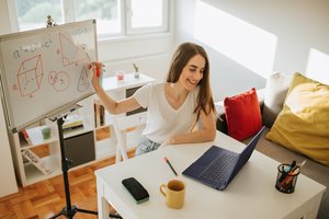 ASUS pristato atnaujintą ExpertBook B3 Flip (B3402FVA)