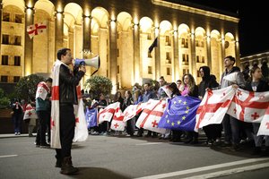 Sakartvelo parlamentas priėmė prieštaringai vertinamą „užsienio įtakos“ įstatymą