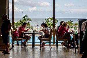 Jau mažai kas nori keliauti kuo pigiau – lietuviams rūpi „viskas įskaičiuota“: įvardijo, kiek šiemet išleis atostogoms