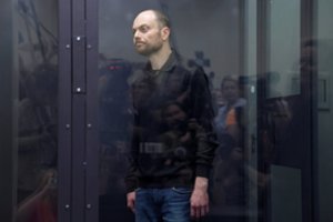 Teismas paliko galioti 25 metų laisvės atėmimo bausmę Kremliaus kritikui V. Kara-Murzai