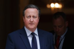 D. Cameronas pasmerkė Izraelio „ekstremistų“ atakas prieš pagalbos vilkstines