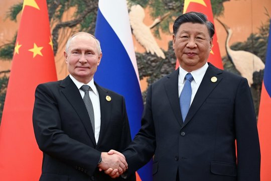 Prieš V. Putino vizitą Kinijoje – sveikinimas už „nuoširdų troškimą“ padėti išspręsti krizę Ukrainoje