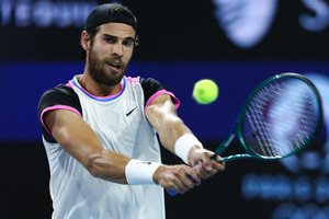 Rusijos tenisininką siūloma išmesti iš olimpiados už viešą Georgijaus juostos reklamavimą