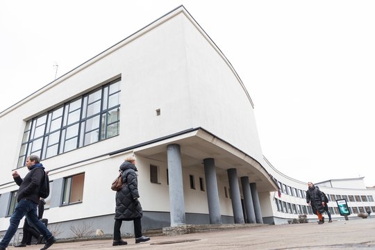 Vilniaus miesto taryba nusprendė Salomėjos Nėries gimnaziją pervadinti Vyčio vardu