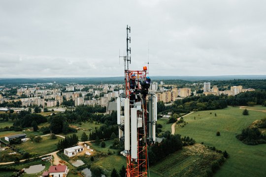 Pirmoji 5G tinklu 95 proc. Lietuvos padengė telekomunikacijų bendrovė „Telia“, kurios vos per dvejus su puse metų įgyvendintas radijo tinklo įrangos keitimo projektas yra beprecedentis visame regione.