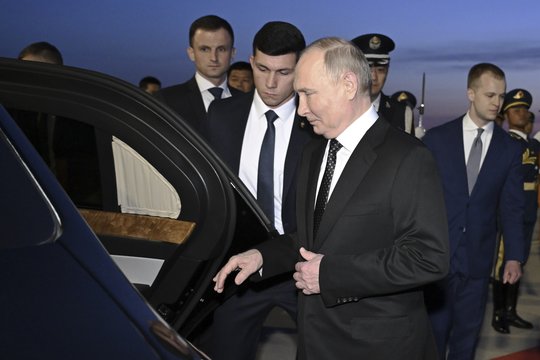 „Beribė partnerystė“: V. Putinas atvyko į Pekiną