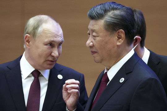 V. Putinui atvykus į Kiniją – gražūs Xi Jinpingo žodžiai: ryšius laiko „prisidedančiais prie taikos“
