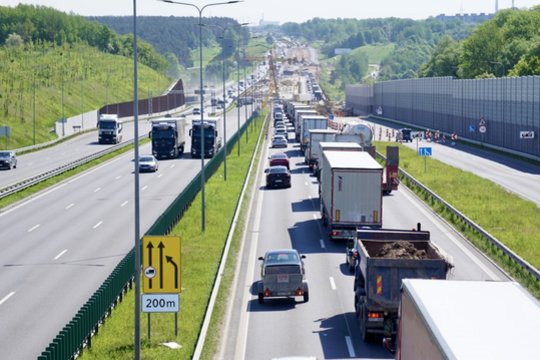 Ketvirtadienio rytą dėl susidūrimo ant Kleboniškio tilto visiškai užblokuotas eismas link Vilniaus.
