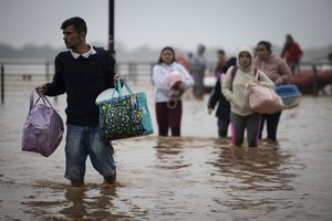 Nerimą keliantys mokslininkų scenarijai: laukia badas, konfliktai ir masinė migracija