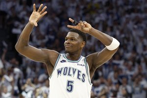 Prireiks lemiamo serijos mačo: „Timberwolves“ namuose sudaužė „Nuggets“