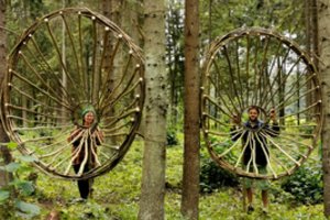 Nemuno pakrantes Kaune papuoš žemės meno kūriniai