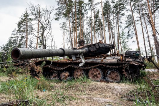  Sunaikintas rusų tankas Nalyvaikivkoje, 2022 m. gegužė. 