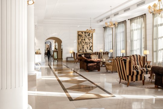 „Curio Collection by Hilton“ – tai pasaulinis prabangių 5-ių žvaigždučių viešbučių tinklas, priklausantis pasaulinei „Hilton“ grupei.