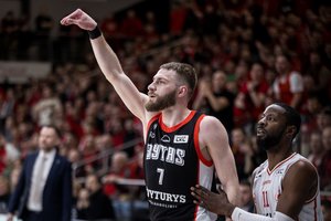 Pergalė už aikštės ribų: Vilniaus „Rytas“ įteikė naują sutartį G. Radzevičiui