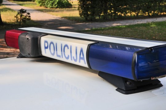 Policija.