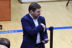 Poveikiu policininkui kaltinamas A. Kandrotas: jį kalbinau kaip korespondentas