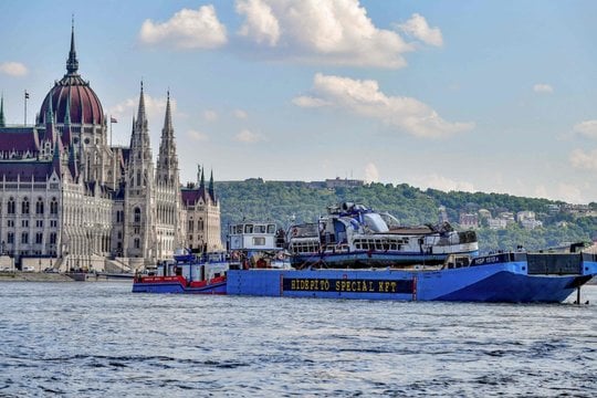 Vengrijoje susidūrė kruizinis laivas ir motorinė valtis: pranešama apie žuvusiuosius