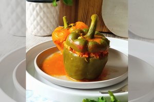 Įdarytos paprikos: vienas netikėtas ingredientas ir patiekalas suskamba naujomis skonio natomis