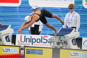 Europos jaunimo plaukimo čempionato ambasadorė dalinasi patirtimi: šeimininkai turi pranašumą