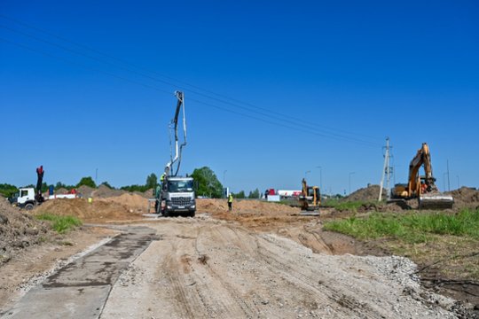 Šalia Panevėžio už 2 mln. eurų statomas elektromobilių įkrovimo parkas.