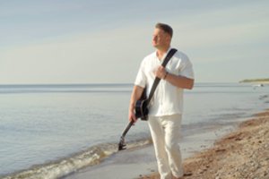 Dainininkas Andrius Rimiškis pristato dainą ir vaizdo klipą: jame – ypatingas dukros vaidmuo