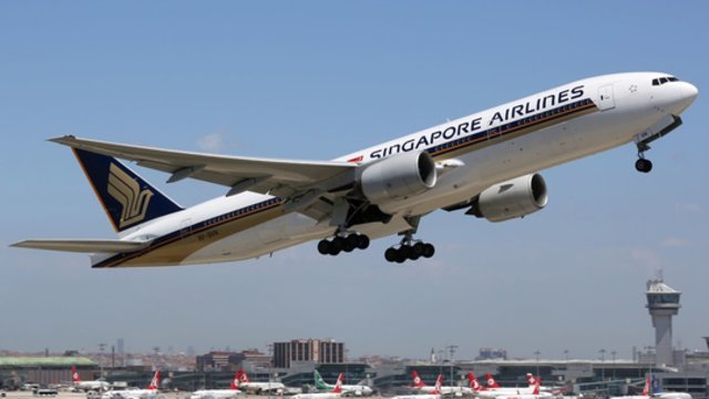 Mirtinos turbulencijos pasekmės: skrydžio iš Londono į Singapūrą metu žuvo žmogus, dar 30 – sužeisti