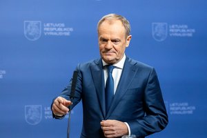 D. Tuskas: gaisras Varšuvos prekybos centre, „labai tikėtina“, susijęs su Rusija