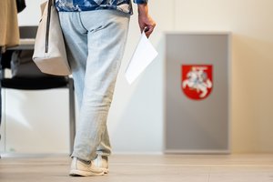 Lietuvoje tęsiasi išankstinis balsavimas šalies prezidento rinkimų antrajame ture