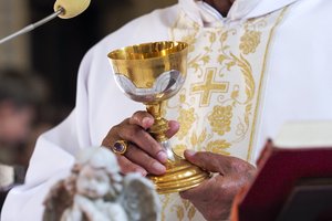 Bažnyčia skyrė bausmes kunigams: vienam „už lytinius santykius su nepilnamečiu“ – 5 metų nušalinimas, kitam už pornografiją – įspėjimas 