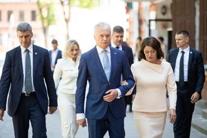 Atiduoti balsą G. Nausėda nusprendė ne Vilniuje: apie savo prognozes jau kalba atsargiau