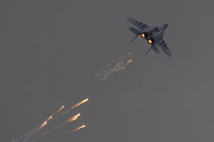 Lenkijos naikintuvas MiG-29 skrisdamas pametė degalų baką