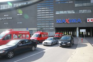 Nuo ryto prekybos centre nedirbo parduotuvė „Maxima“: jau aišku, kas atsitiko ir kada vėl atvers duris