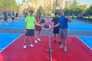 Naujos erdvės sparčiai populiarėjančiam piklbolui – Vilniuje atidarytos keturios aikštelės