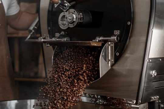 Lietuvos įmonės pačios imasi skrudinti kavą, tam reikia investicijų ir į įrangą.