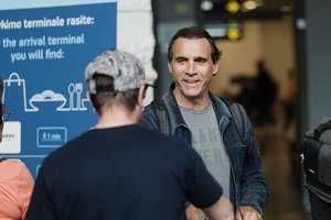 Į Vilnių atvyko aktorius Adrianas Paulas – legendinis „Kalnietis“ Dankanas Maklaudas