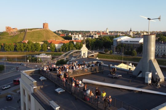 Energetikos ir technikos muziejus išplėtė stogo terasą, kuri nuo šiol bus prieinama vilniečiams bei miesto svečiams ir po muziejaus darbo laiko.