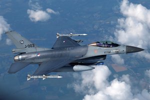 Legendiniai šaltojo karo veteranai: kaip Ukraina kovoje naudos „F-16“
